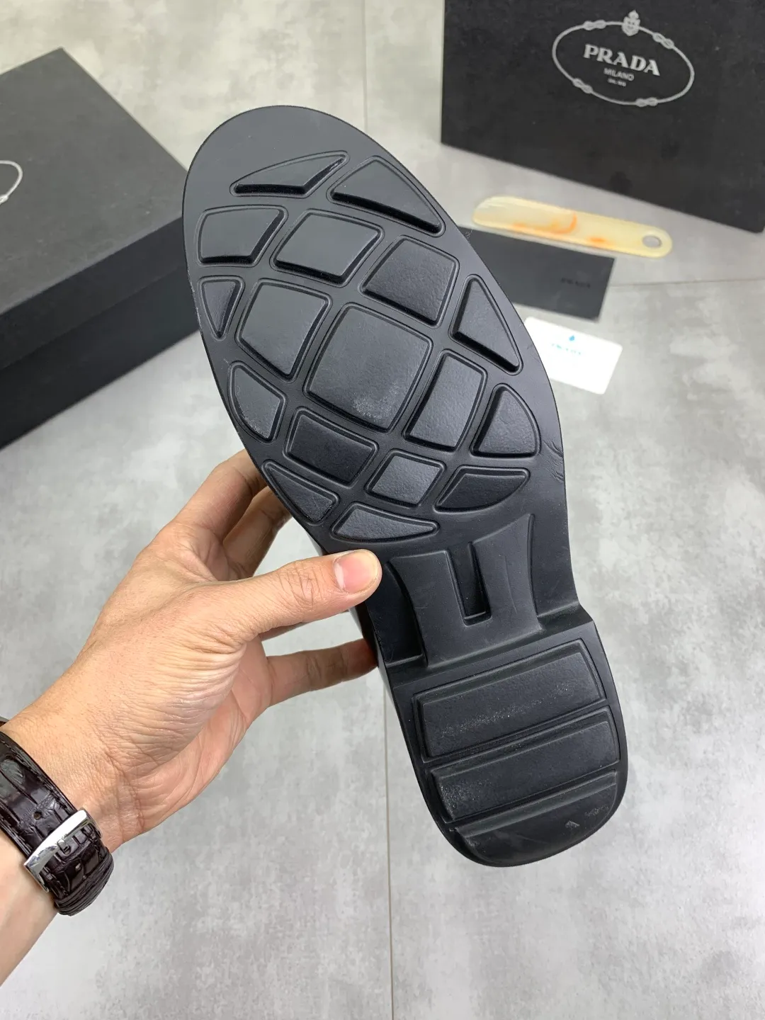 Men's shoes 💰P480 new style 💰 💎💎💎 water-dyed cow lining original order quality PRADA —🆘.Prada original purchase agent, high-end business leather shoes, fabric: imported from Italy cowhide material ➕ water-dyed cow lining/cowhide lining ➕ special original outsole, fine workmanship, real thing ^_^ Photographed 🎬size: 39-44
